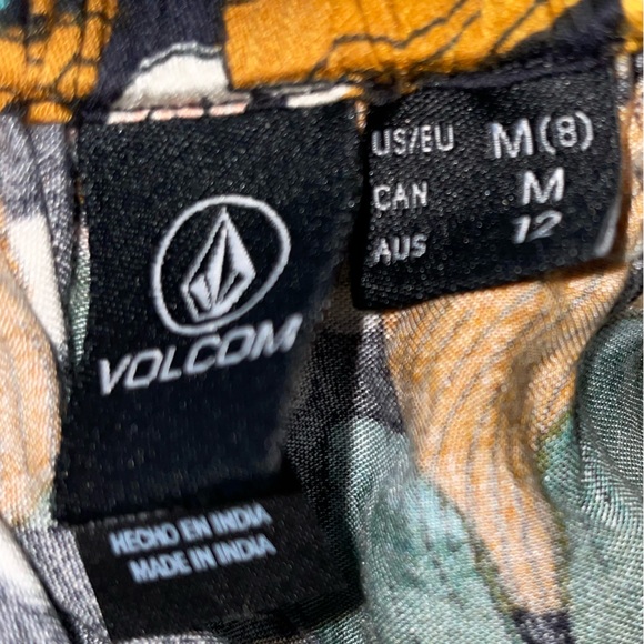 Volcom Women’s spaghetti strap, tie back silky top Sz M - Picture 4 of 5